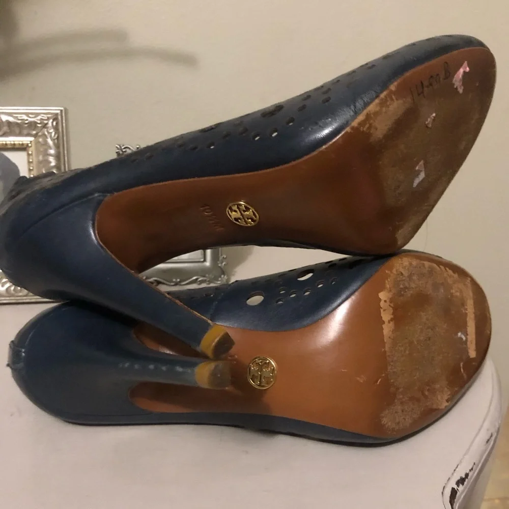 Tory Burch Verity Laser Cut Navy Blue Leather Pump 10.5